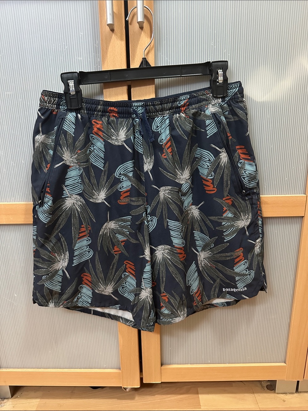Patagonia medium men’s nine trails tropical Ecuador new navy with liner